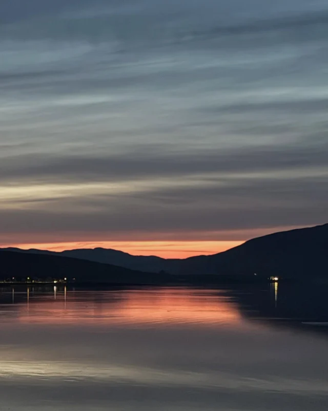 My first full week back on the Isle of Bute has been an oasis! 3 1/2 books read, whipping up home cooked meals supplied by local butcher and local produce shop, and endless amazing views ( That sunset from the living room chair will never get boring! )
There is 9000 years of history on this gorgeous 4 mile wide X 15 mile long island off the west coast of Scotland, and I hope to share more with you over the next few weeks before I’m off again to Italy… but for now, it’s back to my book & cup of tea over looking Rothesay Bay. 💙🏴󠁧󠁢󠁳󠁣󠁴󠁿☕️
.
.
#homeawayfromhome 
#isleofbute #rothesay #portbannatyne 
#rothesaybay #bookandacuppa 
#eatgooivewellenjoylife