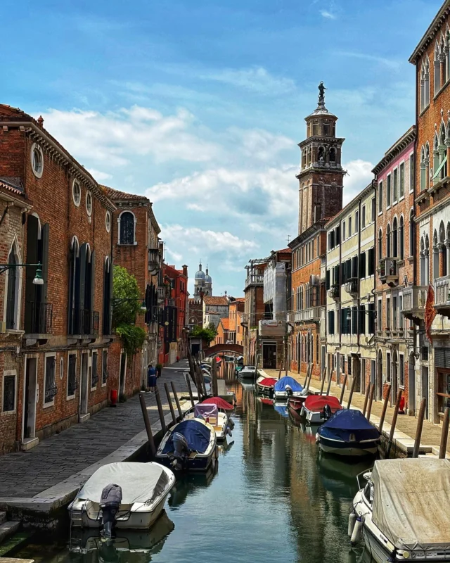 📍Venice… “Getting lost is the only place worth going to.” A quote from Venetian  Tiziano Scarpa is so apropos for Venice !
🔎 Venice is ONLY 2.5 miles X 1.75 miles across (as the crow flies) … BUT its unique & ancient urban planning is massive and getting turned around (lost) is easy to do,  but is so much fun discovering what you didn’t know! 
Such a small place but it has….
🏝️ 118 small islands 
🌉400+ bridges
🥾 3000 narrow streets/footpath (called calli)
🚤 150+ canals

I arrived in a few days early before my next @tourskeyrow work adventure to explore this fascinating city. 
2 days of wandering “towards” destinations got me lost in some of the most gorgeous little back alleys and piazzas. So many gorgeous views, interesting shops, ancients architectural bits, small cafes to stop and enjoy life (and a coffee) and tbh I could not be bothered to take photos and instead just breathed it all in. 
The tours I lead that include Venice have fantastic visits scheduled on the itinerary but I always recommend using your free time (or arriving a day or two early) to just go get lost… when you get to the island edge, just turn around and wander back! 😉 
.
.
#getlostinvenice #veniceview 
#traveltogetlost 
#bestofvenice #venice 
#eatgoodlivewellenjoylife