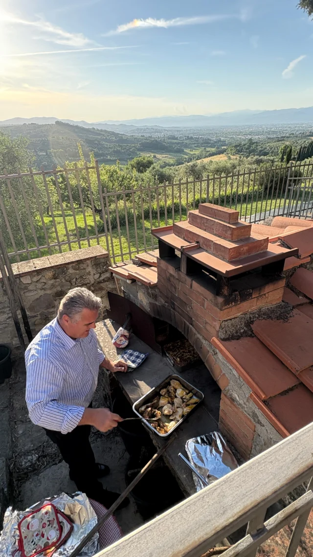 Tonight we surprised guests with an incredible dinner at a traditional home belonging to the most lovely family somewhere on a Tuscan hillside overlooking Florence 🤍 A Dream like evening guests will never forget, with 6 courses, all handmade from scratch, by 3 generations. Even the olive oil and wine is made by the family !!
THIS is how to experience Italy with @tourskeyrow !!
.
.
#tuscandinner #howtoeatinitaly 
#italianexperience 
#ilovemyjob #traveldirectorlife 
#eatgoodlivewellenjoylife