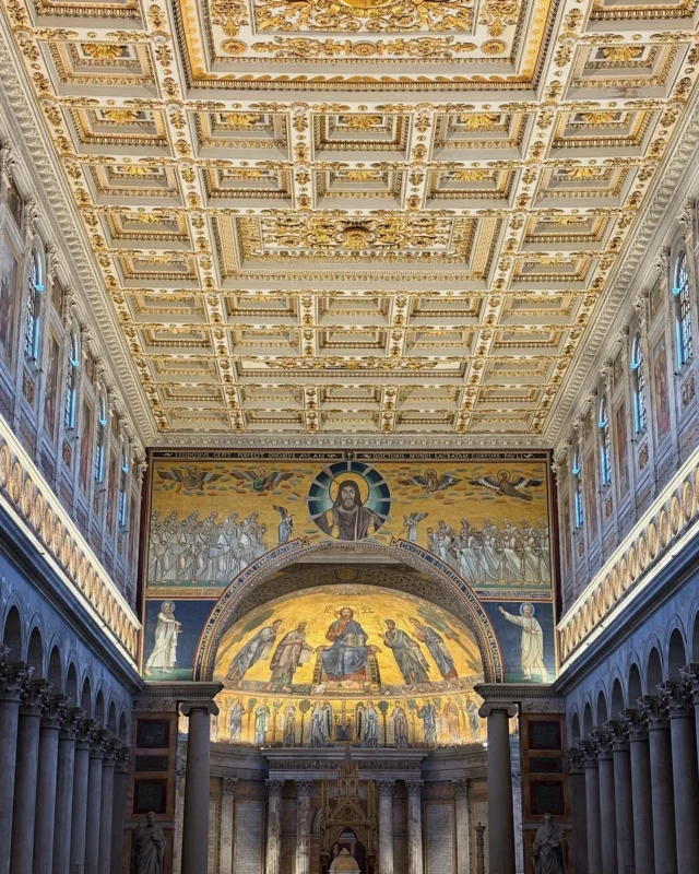 A fabulous day of looking up in 📍Rome!
.
.
#lookup #ceilingsofrome 
#castthineeyesupwards