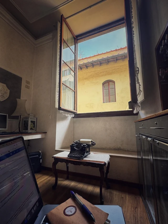A day of brain-prep while I wait for my next group of @tourskeyrow guests to arrive to Italy.
I was going to be poetic… but feel this pic of tranquil “work” space says enough. 
@hotel.alessandra.florence 
📍Florence, Italy 
.
.
#traveldirectorlife 
#bestjobintheworld 
#lovemyjob 
#eatgoodlivewellenjoylife
