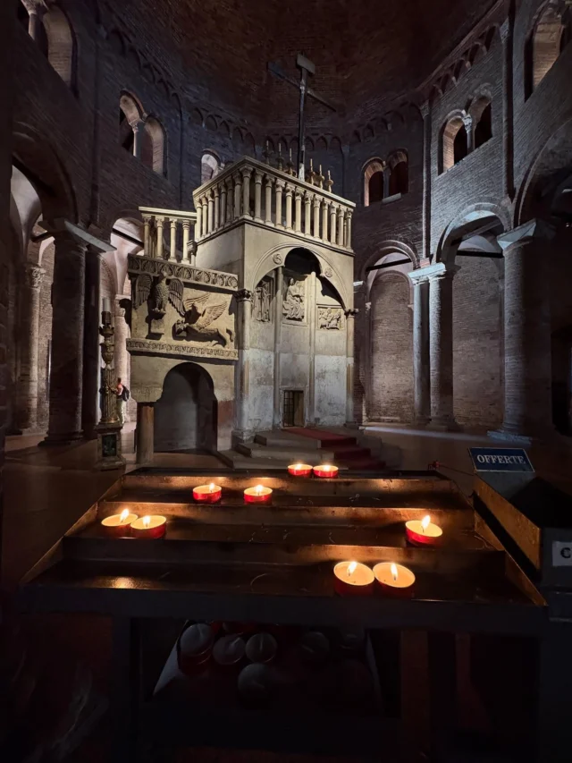 📍Bologna, Italy … honestly my favorite city in Italy. An ancient city that has ebbed & flowed since 300bc with a vast history and so many secrets still to be discovered… but also a food Mecca with an amazing list of distinctive deliciousness , the pearl of the north when it comes to “one of a kind/last of its kind/how did they create that” masterpieces, and an  ancient university town  that still feels like a cool place you’d want to hang out… and never mobbed with tourists like other large Italian cities. 
Bella Bologna!!
💚🤍❤️ @tourskeyrow 
#favoriteitaliancity #bolognaitaly 
#myfavoriteitaliancity 
#mustvisitplace